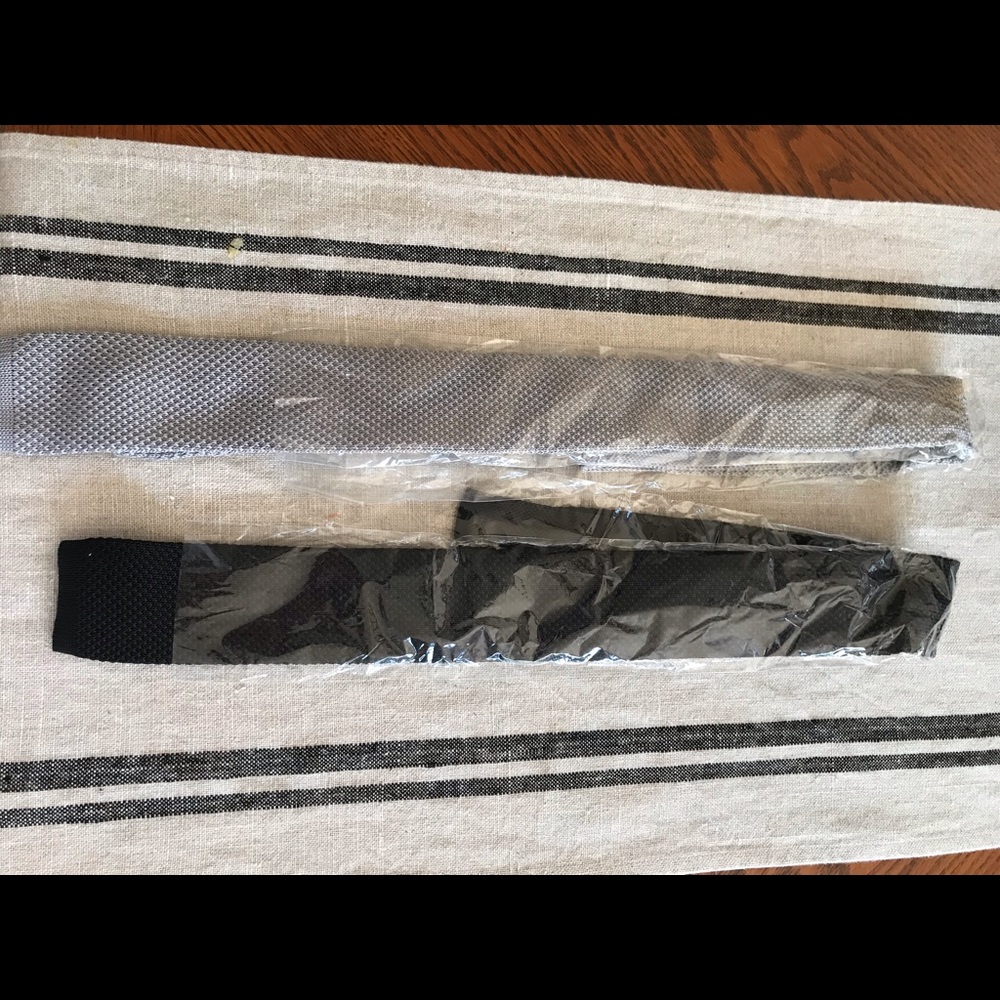 Bundle of 2 knit skinny ties